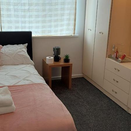 Bed and Breakfast Lizras Farnworth Екстер'єр фото