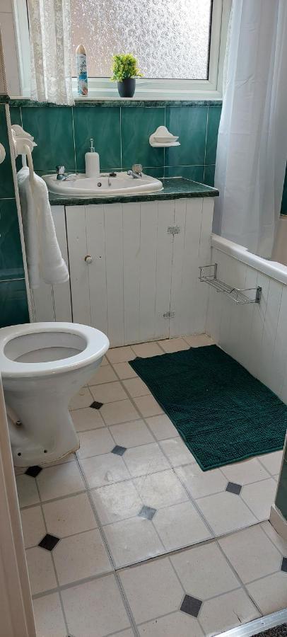 Bed and Breakfast Lizras Farnworth Екстер'єр фото