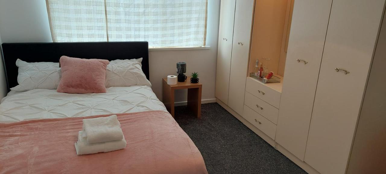 Bed and Breakfast Lizras Farnworth Екстер'єр фото
